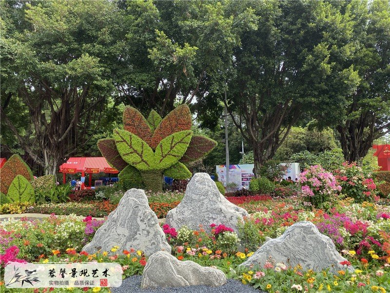 公園五色草樹(shù)葉造型綠雕